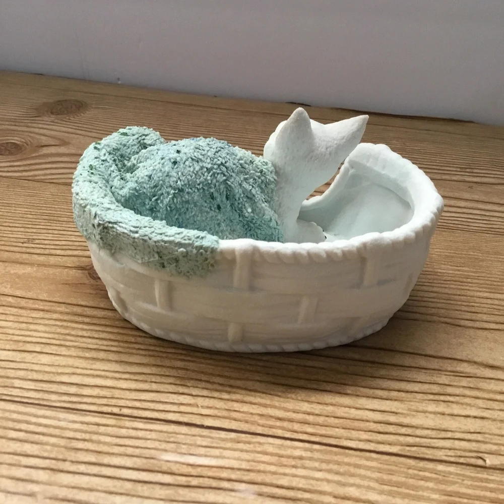 3 Ceramic Cats‎ With Blue Blankets